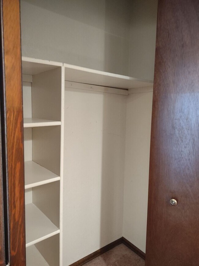 Building Photo - ALL PROSPECTIVE TENANTS MUST SUBMIT A ON L...