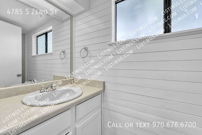 Building Photo - 4785 S Zeno St