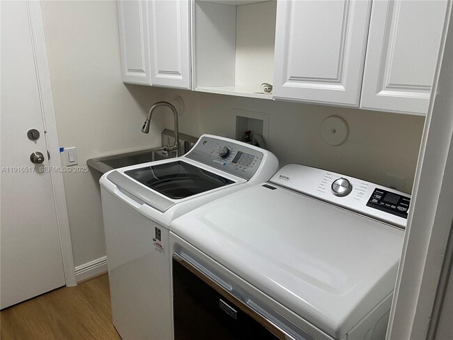 Building Photo - 352 King Fisher Dr