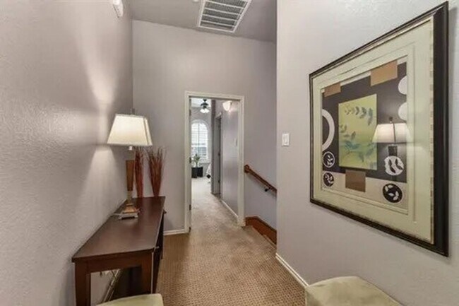 Building Photo - 2 Bed 2.5 Bath in Lewisville
