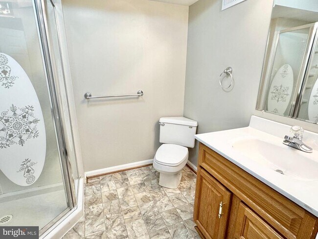 Building Photo - 16 Westchester Ct