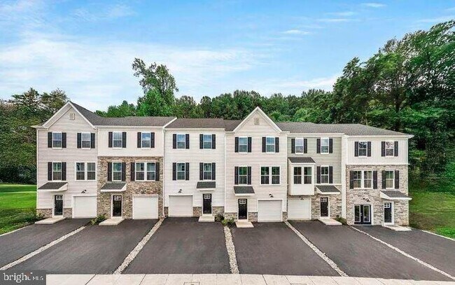 Building Photo - 268 Talucci Dr