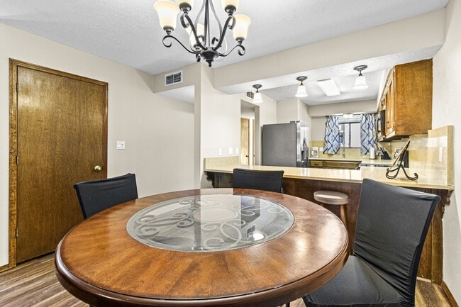 Building Photo - 214 Metz Dr