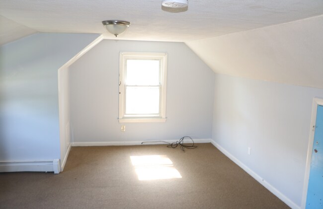 Building Photo - 73 Emerald Rd