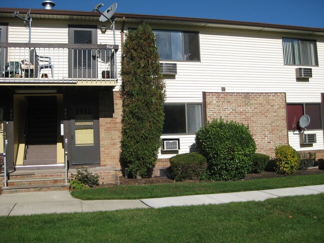 Primary Photo - 901 Cricket Ln