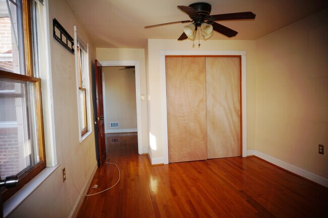 Building Photo - 1110 S Bouldin St