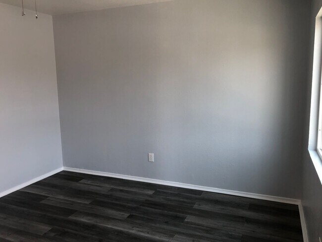 Building Photo - 5890 Gardenia Ave