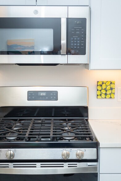 stainless kitchen - 3001 Veazey Terrace NW