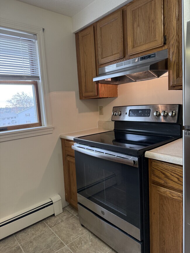 Building Photo - 826 State St