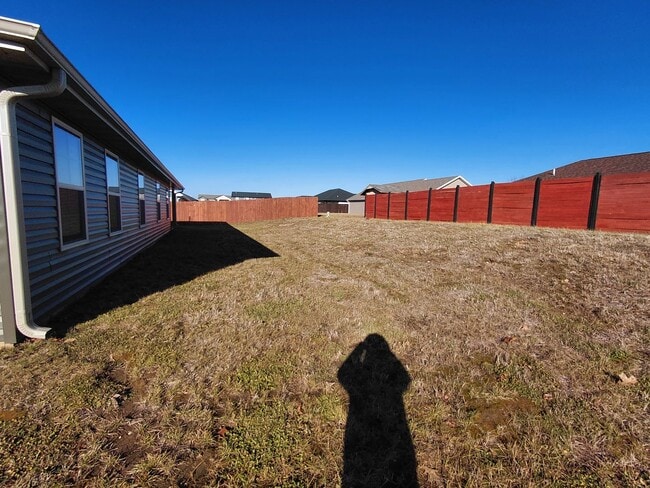 Building Photo - Beautiful home close to post