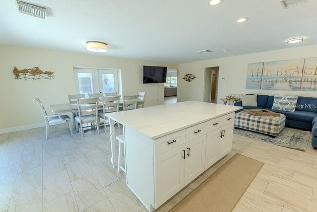 Building Photo - 5021 Porpoise Pl