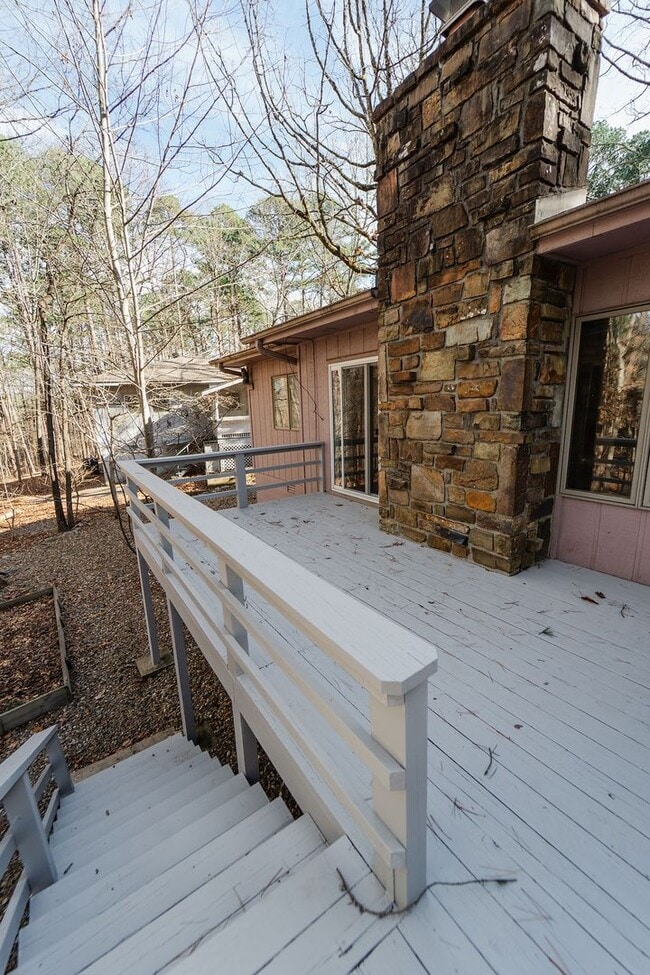 Building Photo - 2 bed, 2 bath new paint and refrigerator