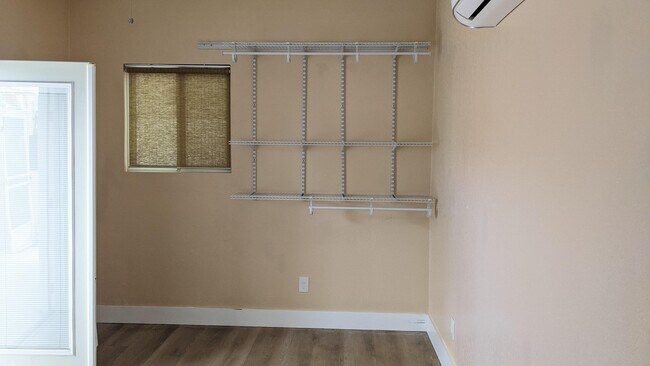 Building Photo - Menlo Studio