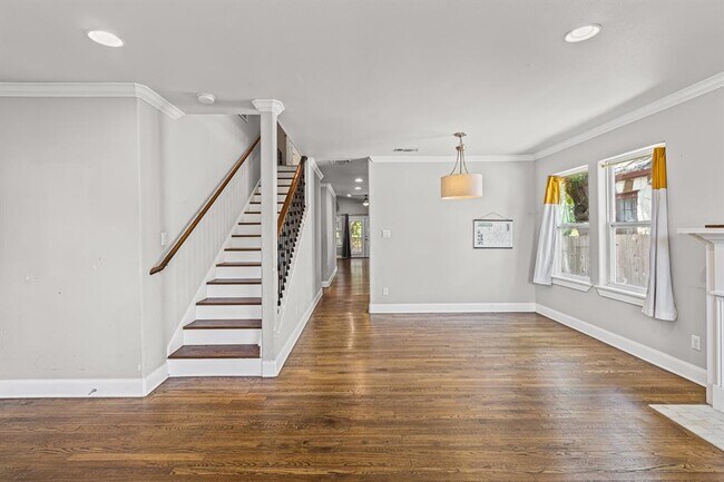 Building Photo - 4702 Rosedale Ave