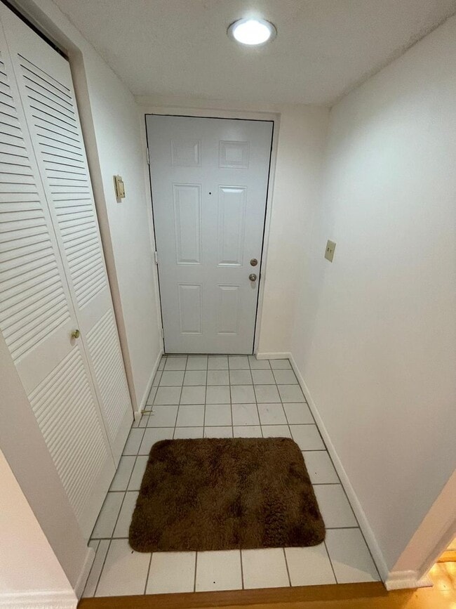 Building Photo - Calusa 403DN