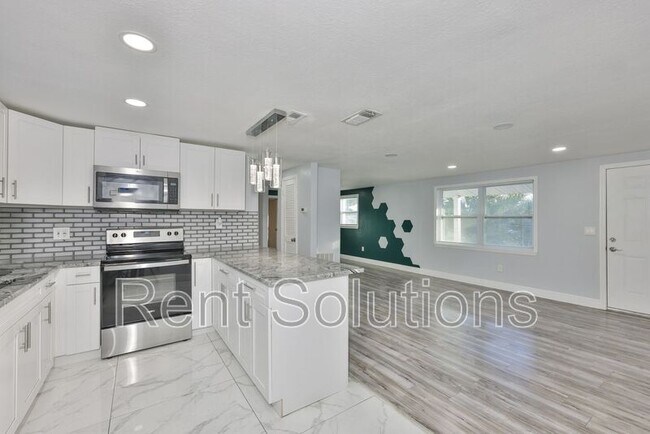 Building Photo - 12870 101st Way N