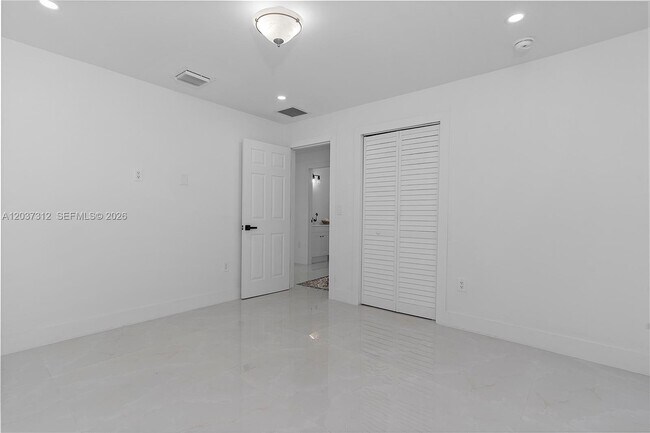 Building Photo - 1473 NE 30th Ct