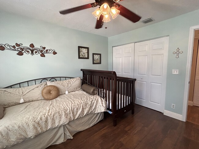 Building Photo - 10470 Pelican Dr