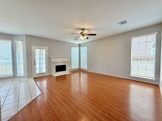Building Photo - 4614 Forest Home Dr