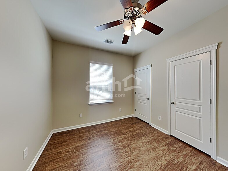 Building Photo - 13527 Provincial Ct