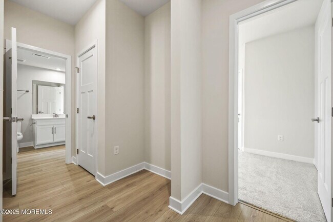 Building Photo - 20 Gramercy Dr