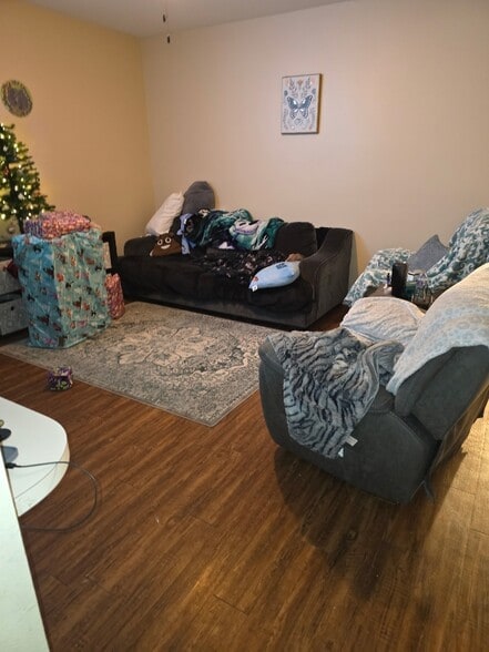 Building Photo - 714 Yorktown Ct