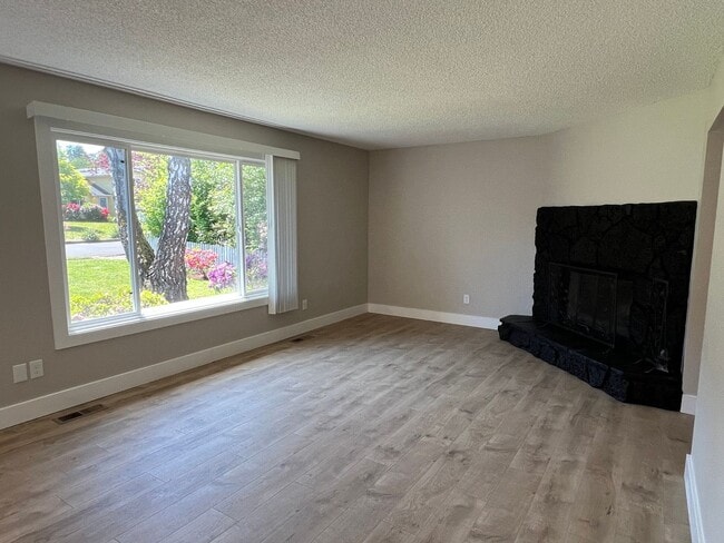 Building Photo - Remodeled 3 Bedroom in Gresham