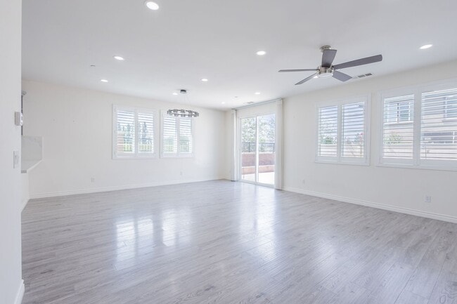 Building Photo - 16220 Retreat Ct