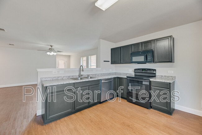 Building Photo - 1034 Churchill Dr