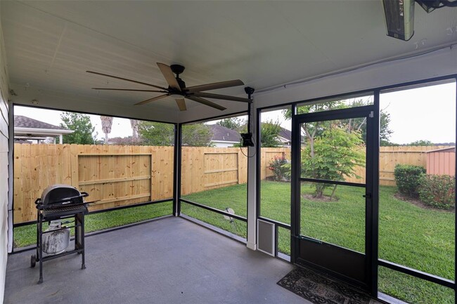 Building Photo - 25315 Sierra Woods Ln