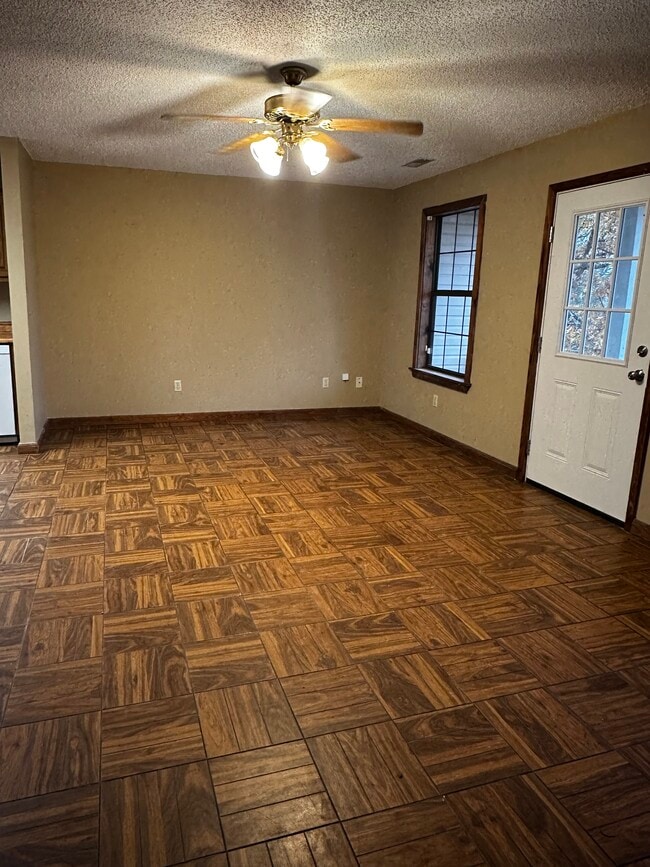 Building Photo - Old Memphis Pike