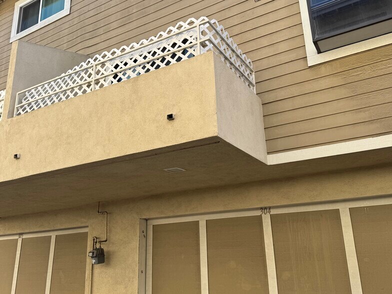 Building Photo - 15220 S Normandie Ave