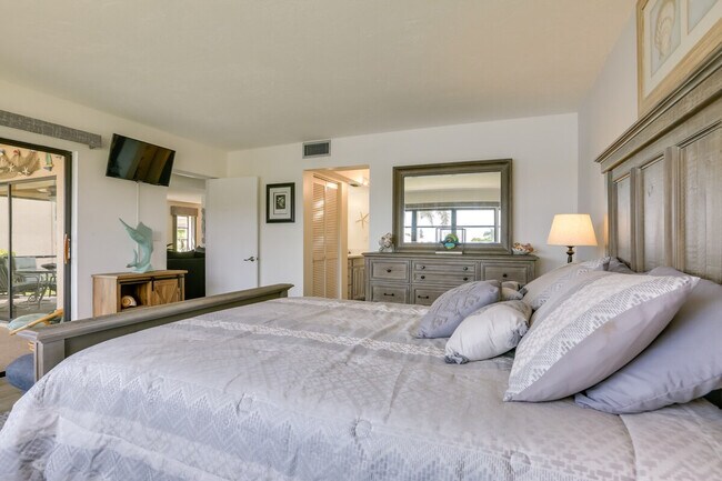 Building Photo - 3722 SE 12th Ave