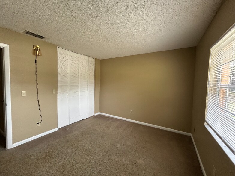 Building Photo - 7089 Balboa Dr