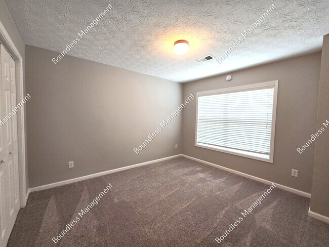 Building Photo - 150 Silver Arrow Cir