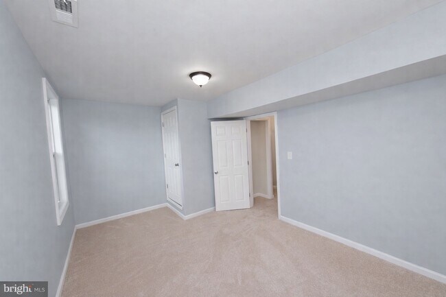 Building Photo - 3305 Elmora Ave