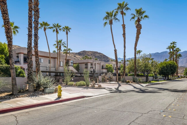 Building Photo - 2601 S Broadmoor Dr