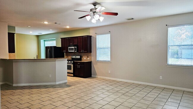 Building Photo - 211 Briar Trace Ln