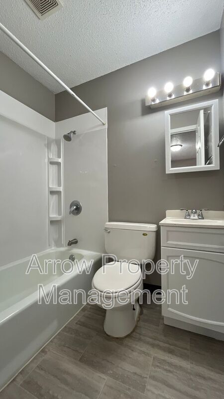 Building Photo - 1119 E St