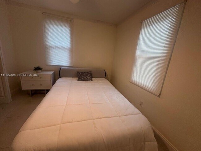 Building Photo - 2898 NW 6th Ct