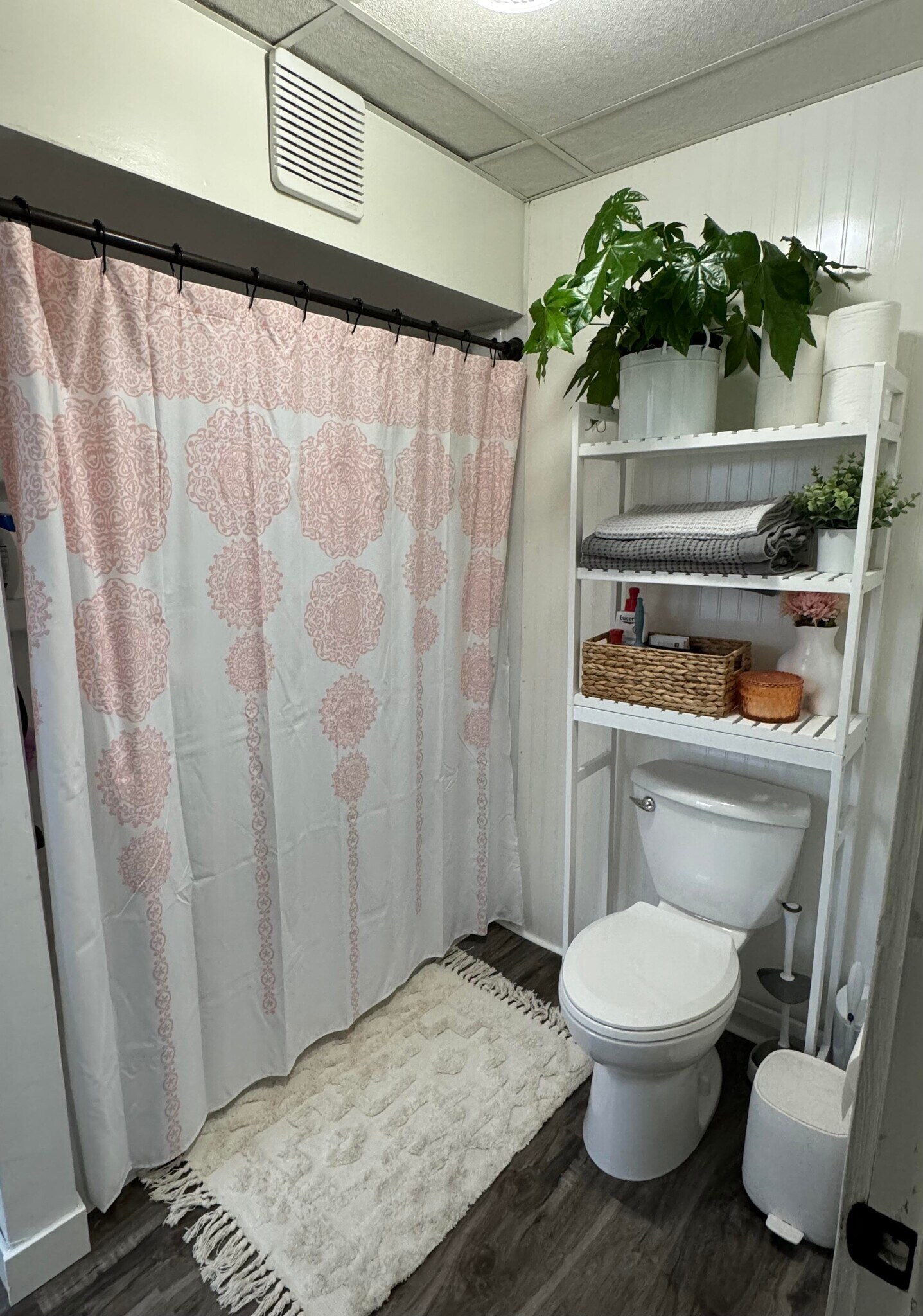 Bathroom - 362 W Scott St
