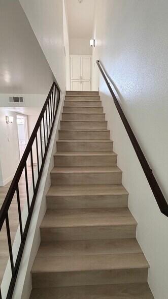 Building Photo - 2600 Brookside Dr