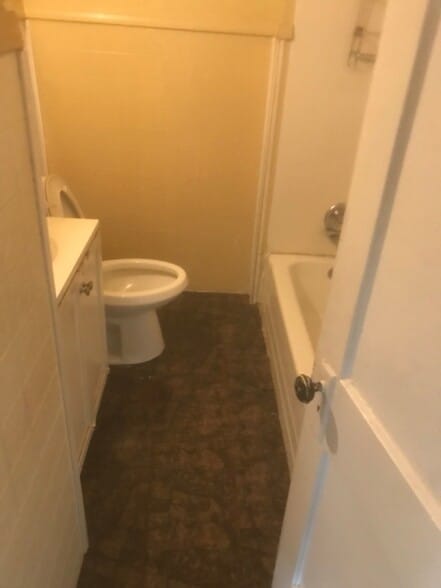 Building Photo - 9014 Laisy Ave