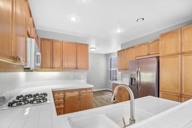 Building Photo - 2318 Fallbrook Pl