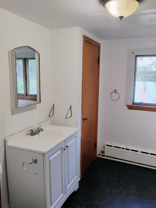 Building Photo - 746 Park Ave