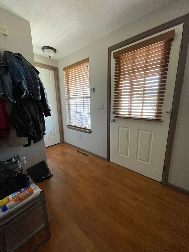 Building Photo - Charming 3 Bed 3 Bath Home - Available Aug...