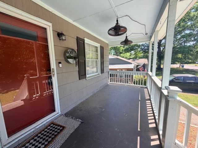 Building Photo - 400 Woodvale Ln