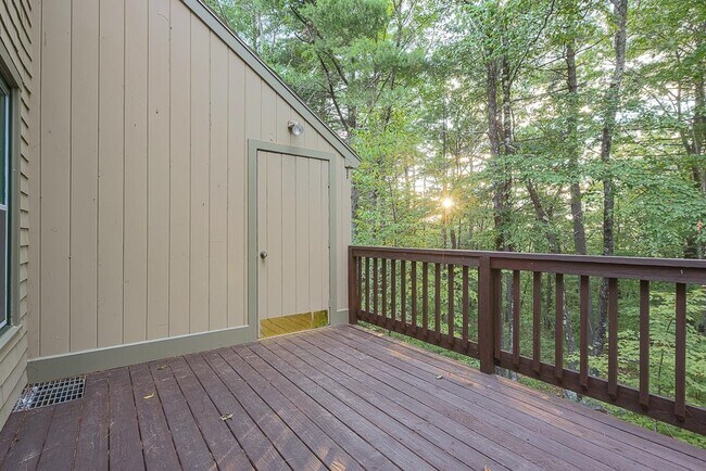 Building Photo - 1465 Hooksett Rd