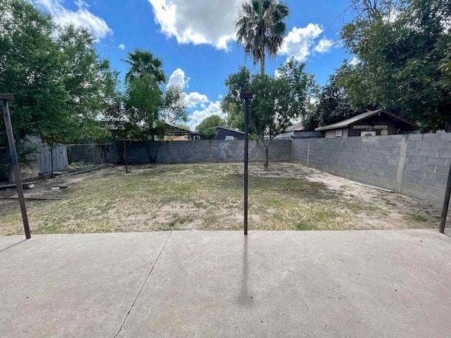 Building Photo - 231 Malaga Dr