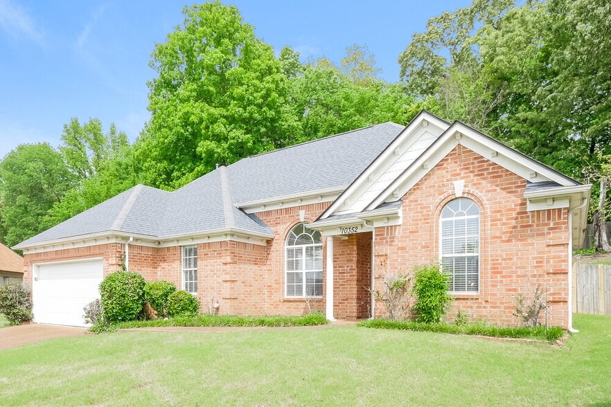 Building Photo - 10352 Walden Pine Cove